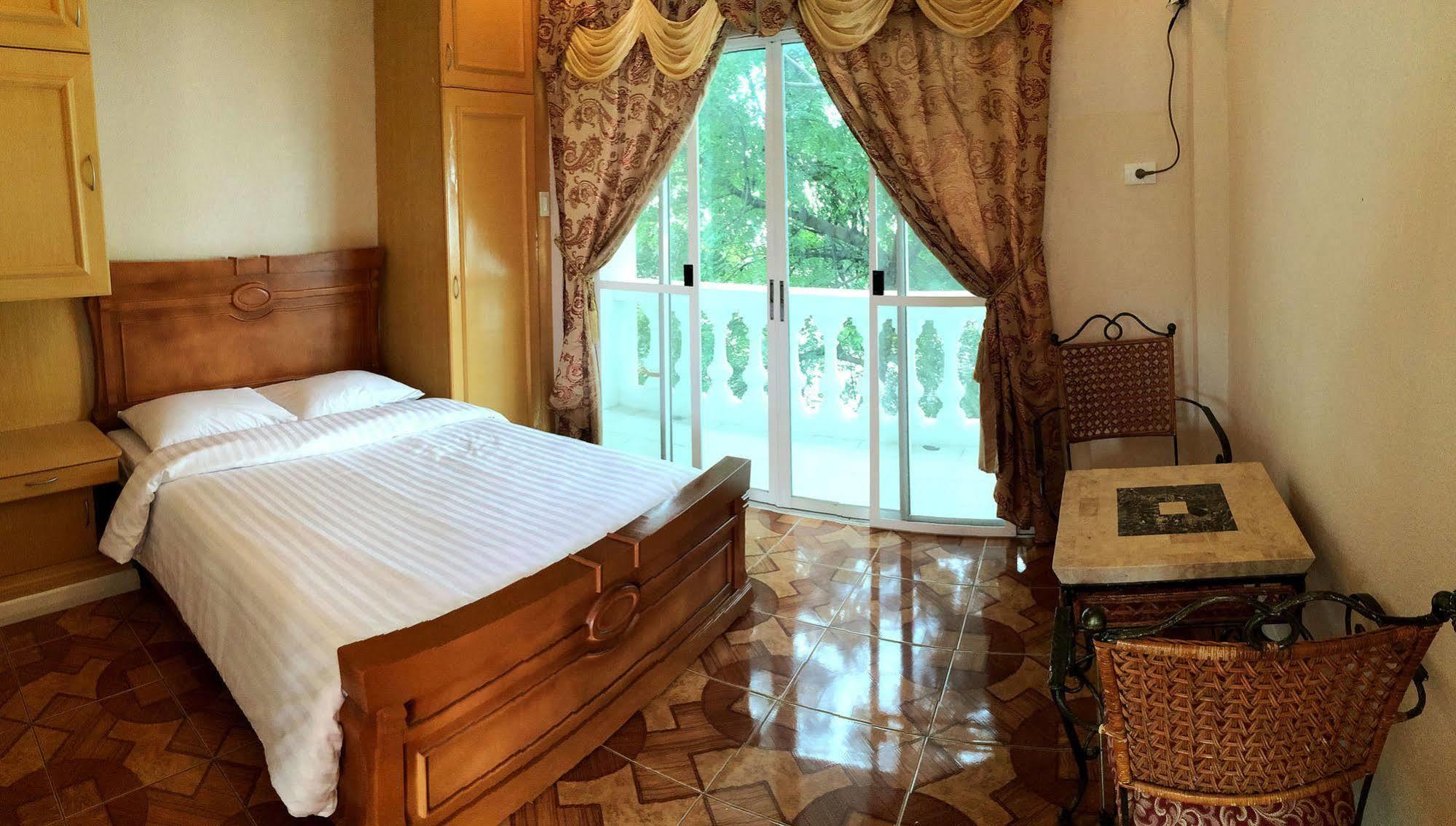 Blue Garden Resort Lapu-Lapu City Eksteriør billede